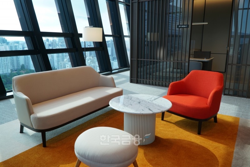 TCE 시그니처센터 응접실 일부. / 사진=한국금융신문