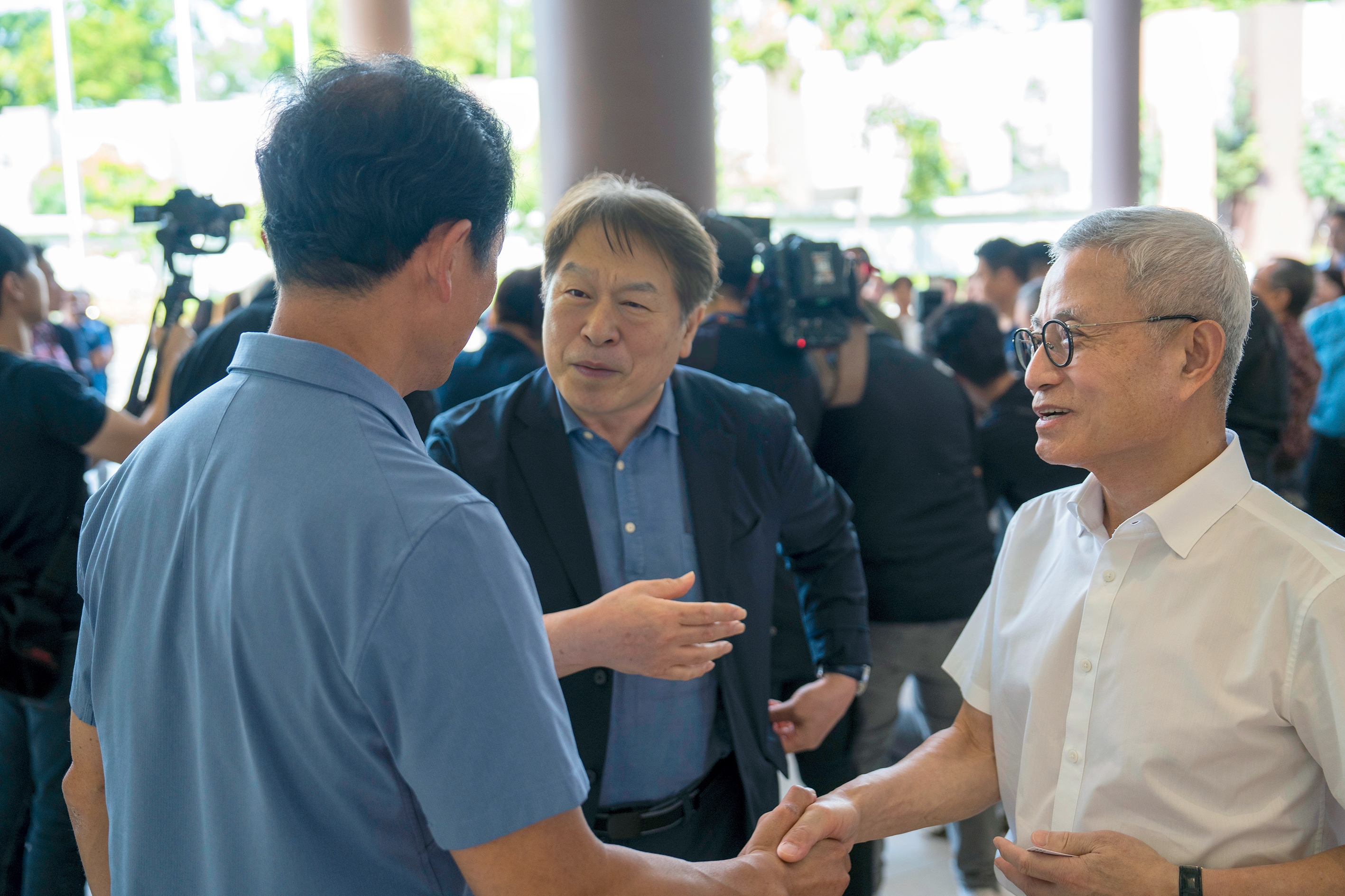 (오른쪽부터) 글로벌세아 그룹 김웅기 회장, 쌍용건설 김석준 회장, 싱가포르 보건부 옹예쿵 장관 / 사진제공=쌍용건설