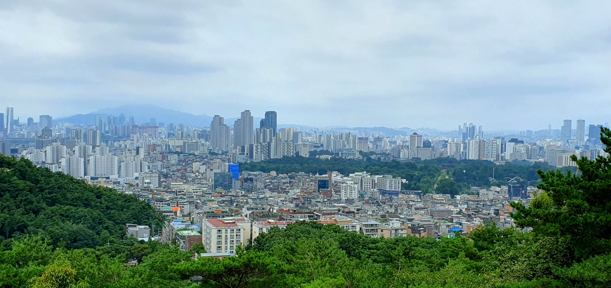 아차산에서 바라본 서울 도심./사진=주현태 기자