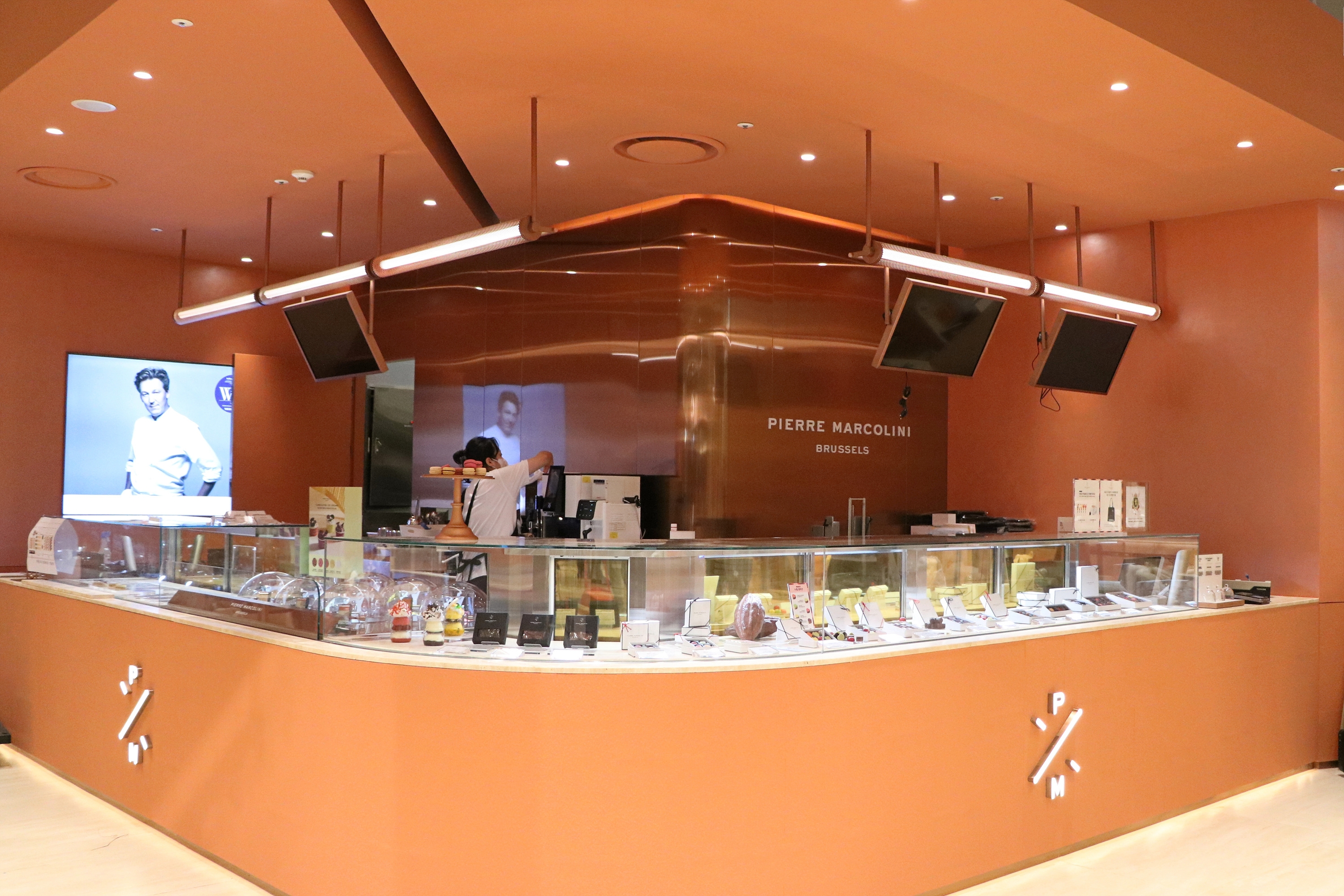 . 대구신세계 스위트파크에 오픈한 '피에르 마르콜리니' 매장. 벨기에 왕실이 지정한 쇼콜라티에 피에르 마르콜리니의 브랜드로, 국내에서는 신세계백화점 강남점에 이어 대구신세계에 두 번째 매장을 열었다. /사진제공=신세계백화점