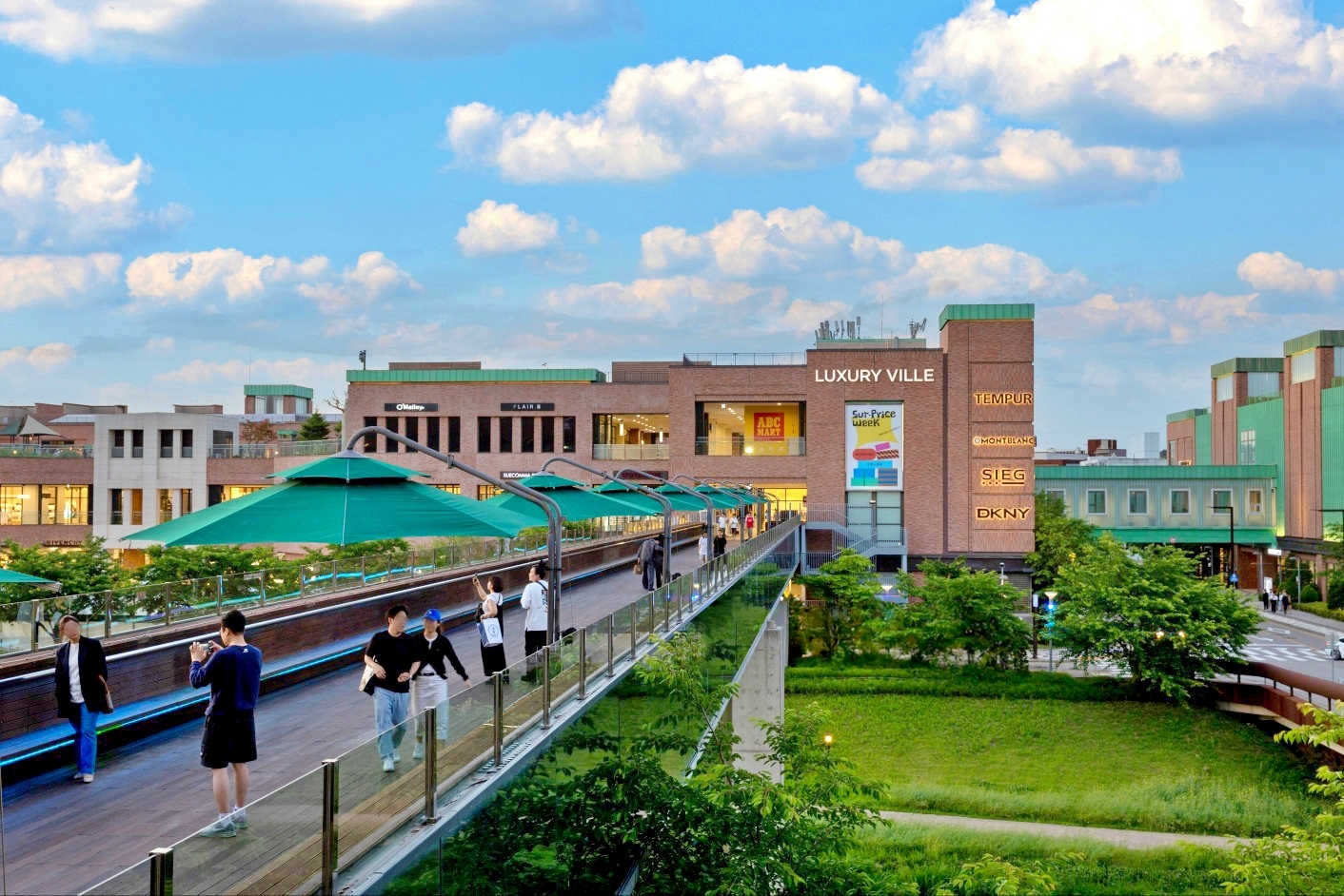 롯데프리미엄아울렛 파주점이 개점 13년 만에 대대적인 상품군 리뉴얼에 나선다. /사진제공=롯데백화점