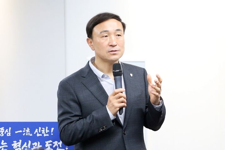 문동권 신한카드 사장이 하반기 사업전략회의에서 발언하고 있다./사진=신한카드