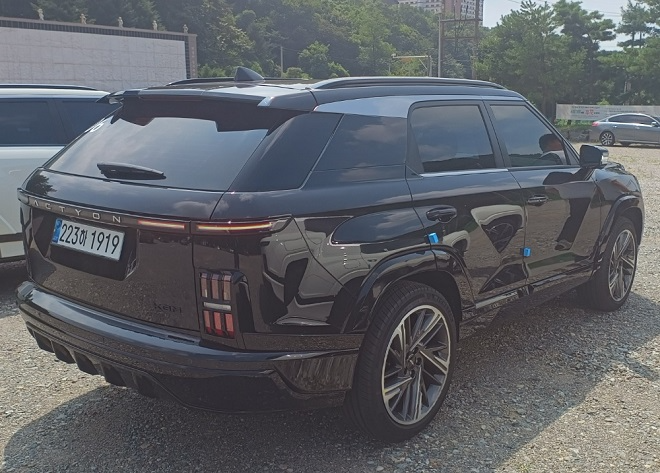 신형 액티언, 세련된 뒤태 프리미엄 쿠페 풍미가 물씬