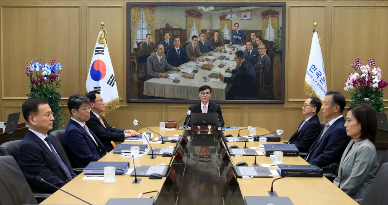 이창용 한국은행 총재가 22일 오전 서울 중구 한국은행에서 열린 금융통화위원회 본회의에서 회의를 주재하고 있다. / 사진제공= 한국은행(2024.08.22)