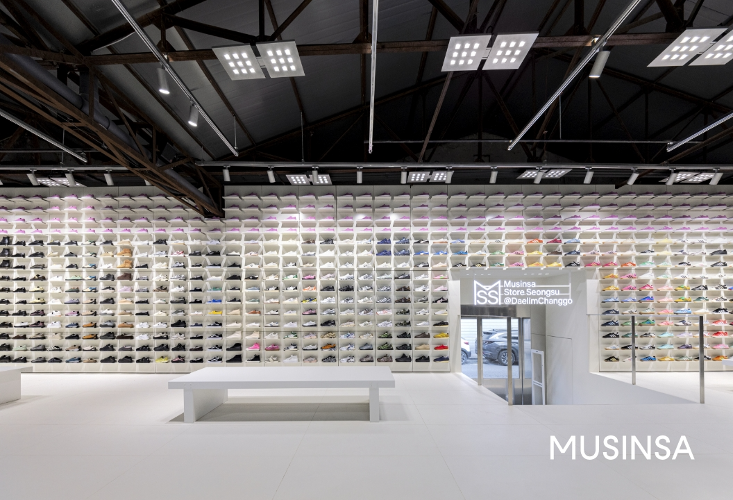 무신사스토어@대림창고에서 선보이는 '스니커즈월' /사진제공=무신사
