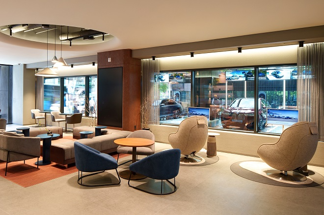 BMW, 서울역 맞은편에 라운지형 EV 충전소 개소...GS·LG와 합심