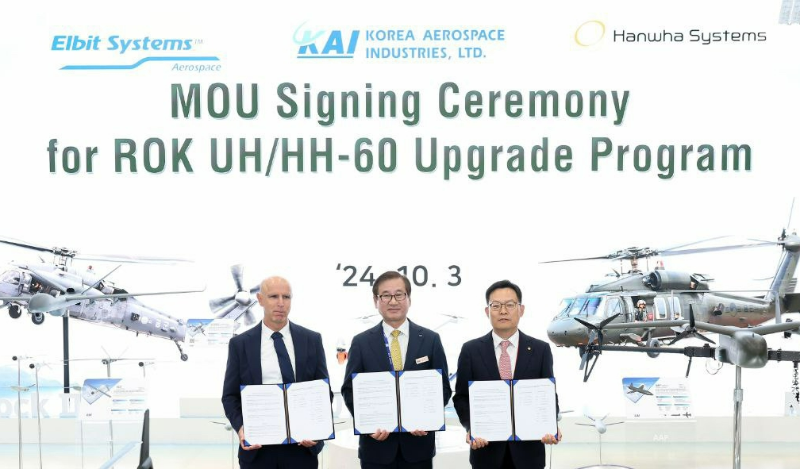 (오른쪽부터) 손재일 한화시스템 사업총괄과 강구영 한국항공우주산업 사장, 아론 캐니언(Alon Canyon) 엘빗시스템즈 부사장. /사진제공=한화시스템