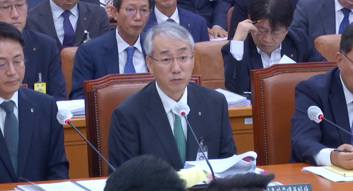 이석준 NH농협금융지주 회장이 18일 국회 농림축산식품해양수산위원회 국정감사에서 조경태 국민의힘 의원의 질의에 답하고 있다./사진=국회 인터넷의사중계시스템 갈무리