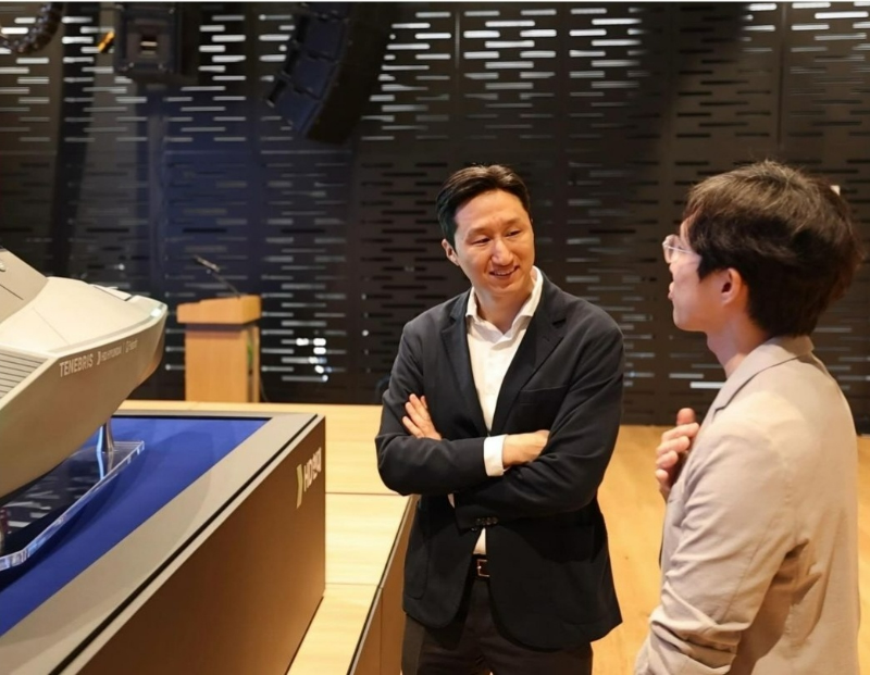 정기선 HD현대 부회장(왼쪽). /사진제공=HD현대 SNS