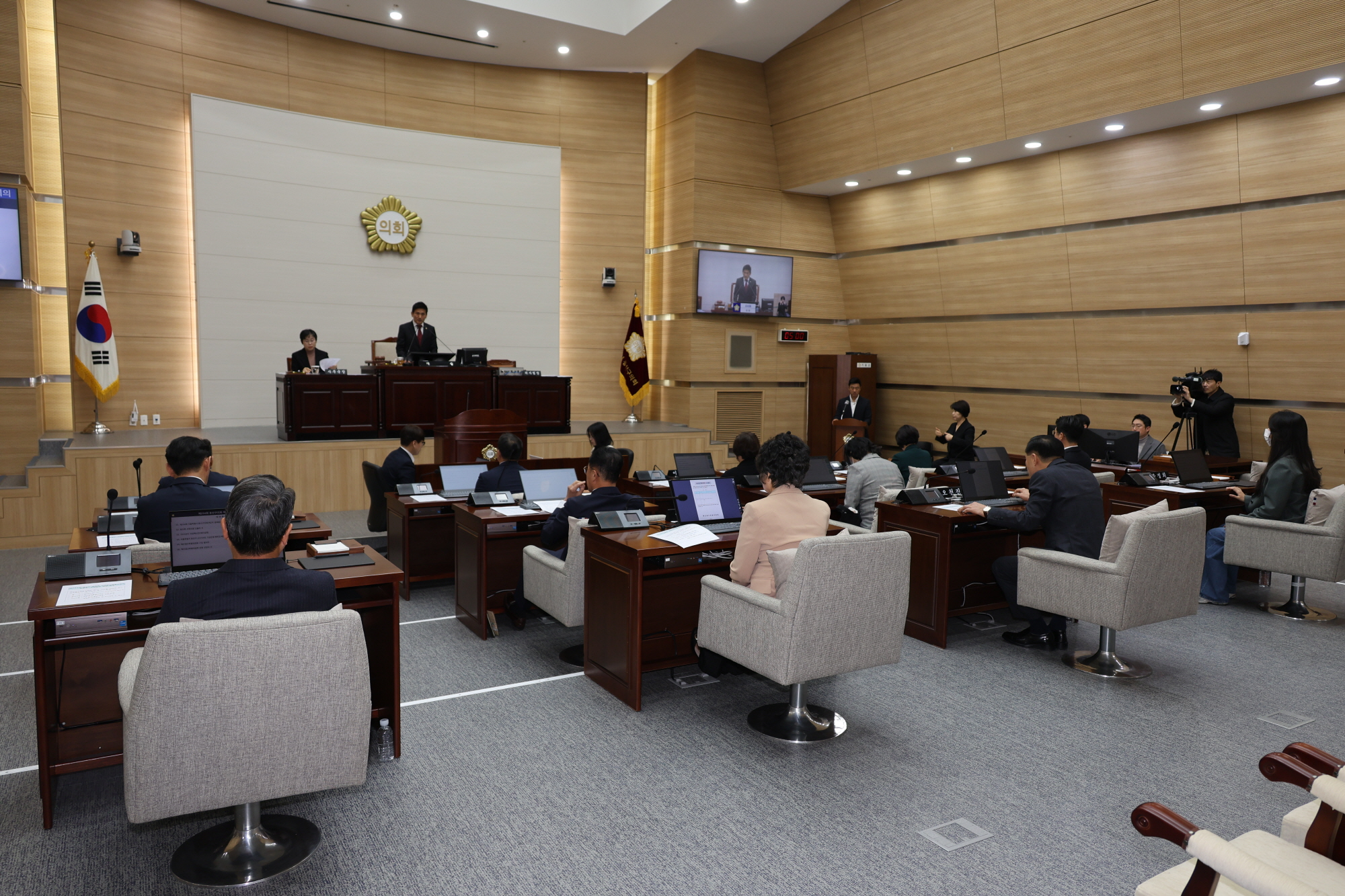 김성철 용산구의회 의장이 본회의를 주재하는 모습./사진제공=용산구의회