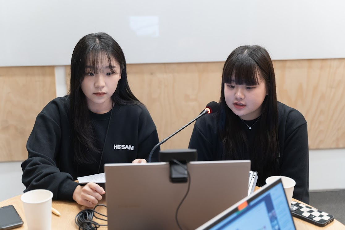 강원랜드 꿈키움 위크에 참여하고 있는 멘토링 장학생들./사진제공=강원랜드