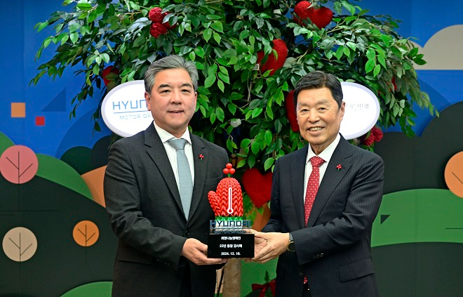 현대차그룹 장재훈 사장(왼쪽)과 사회복지공동모금회 김병준 회장. 사진=현대차