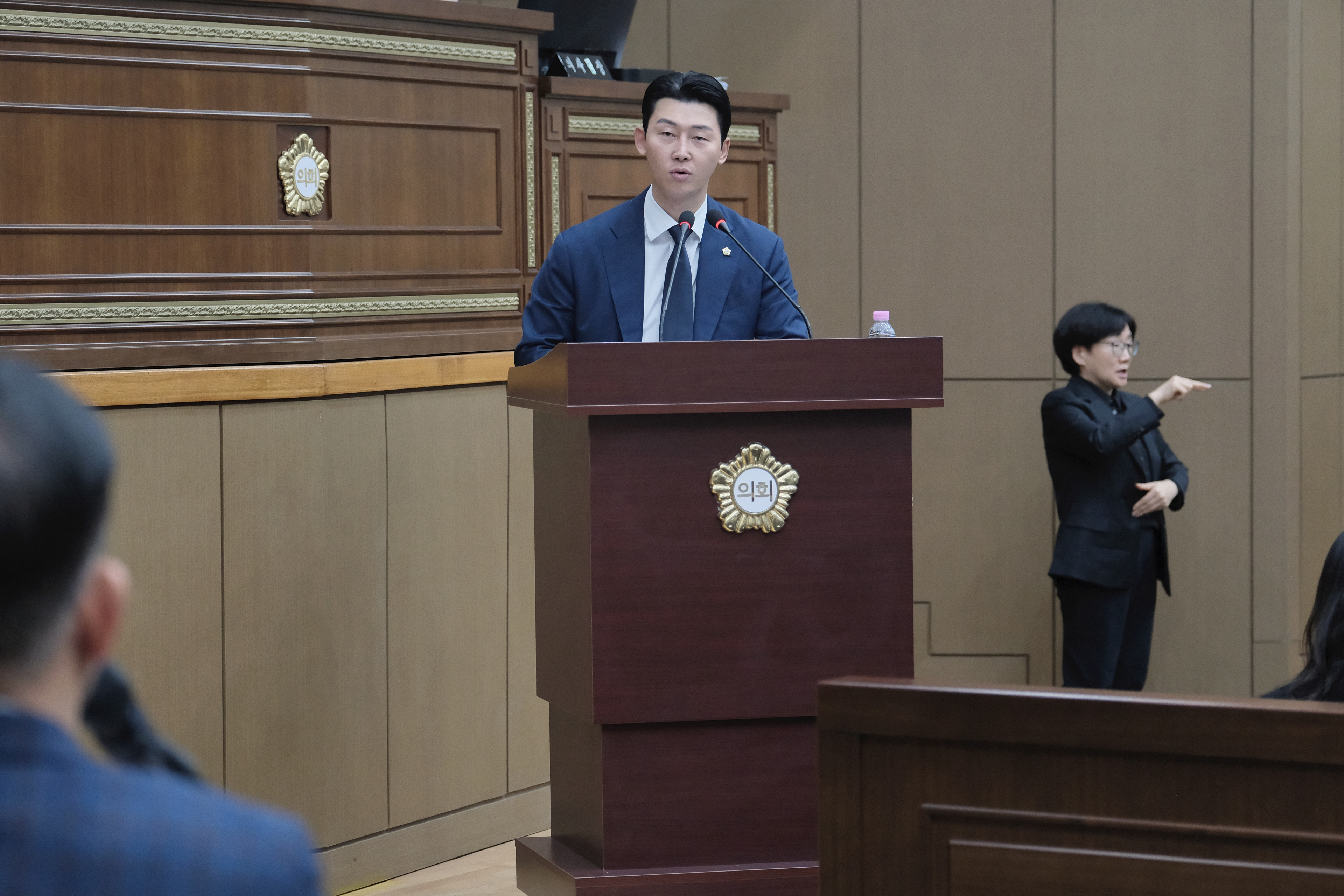 채우진 마포구의원이 구정질문을 펼치는 모습./사진제공=마포구의회