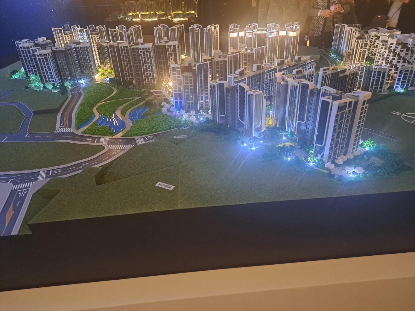 삼성물산 홍보관에 설치된 '래미안 글로우힐즈 한남' 단지 전체 모형도 / 사진=장호성 기자