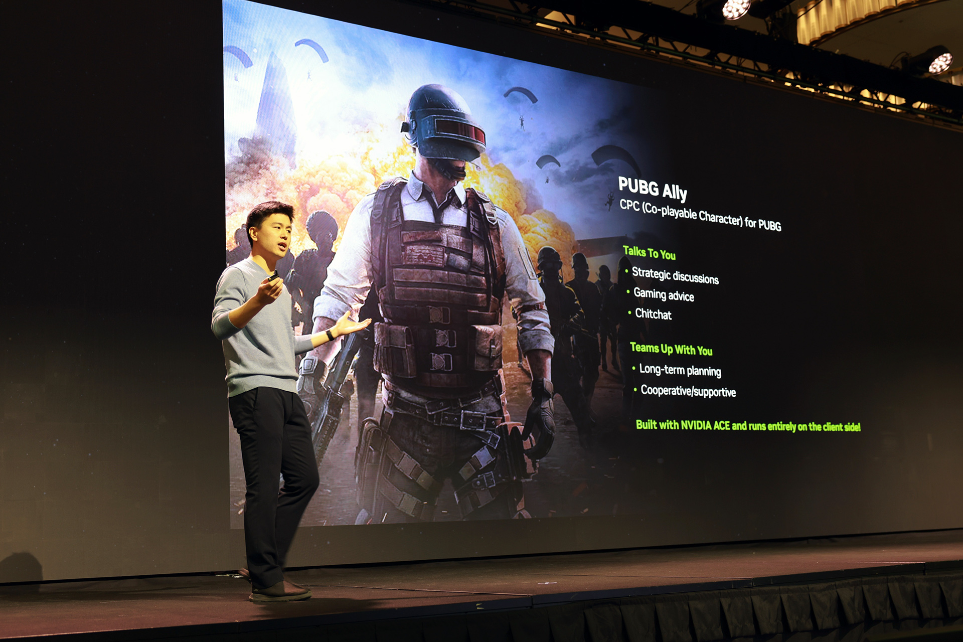 이강욱 크래프톤 딥러닝본부장이 CES 2025에서 엔비디아와 함께 개발한 AI기술 CPC를 최초로 소개하고 있다. / 사진=크래프톤