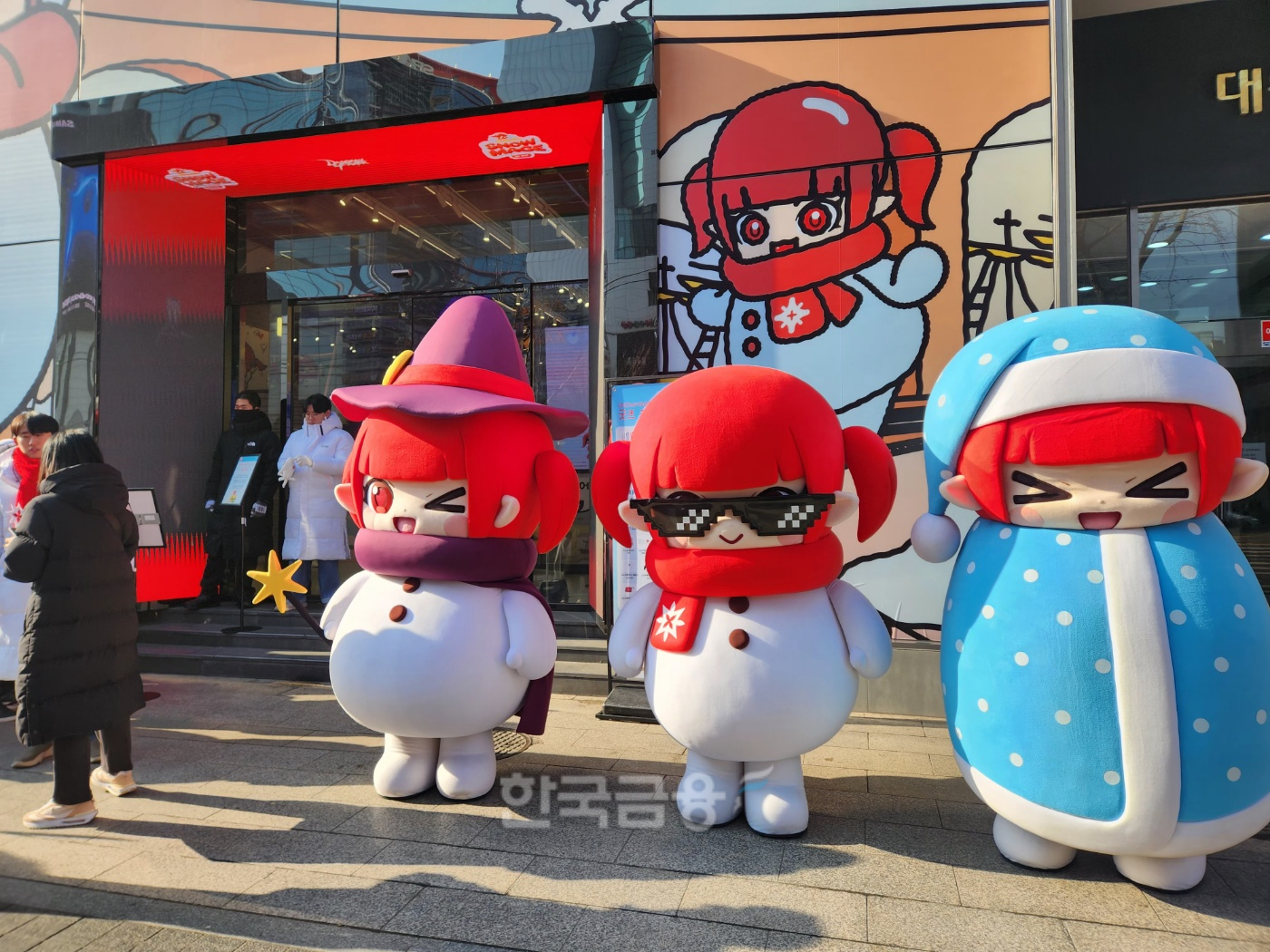 17일 강남 라인프렌즈 강남 플래그십 스토어에서 오픈한 넥슨 던전앤파이터 공식 팝업스토어 ‘SNOWMAGE in 강남’ 현장의 스노우메이지 캐릭터. / 사진=김재훈 기자