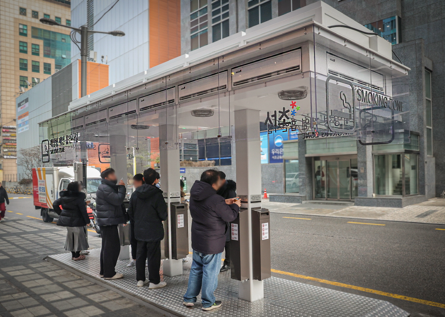 서초구 개방형 제연 흡연시설 설치./사진제공=서초