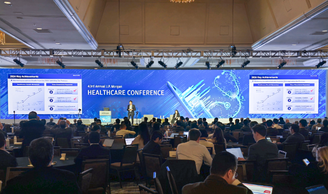 John Lim, CEO of Samsung Biologics, delivers a corporate presentation at the Grand Ballroom, the main venue of the JPMorgan Healthcare Conference (JPMHC) in San Francisco, U.S., on the 14th (local time)./Photo=Samsung Biologics