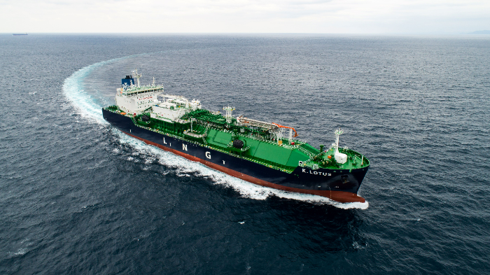 HD현대미포가 건조해 인도한 18,000㎥급 LNG 벙커링선의 시운전 모습. /사진제공=HD한국조선해양