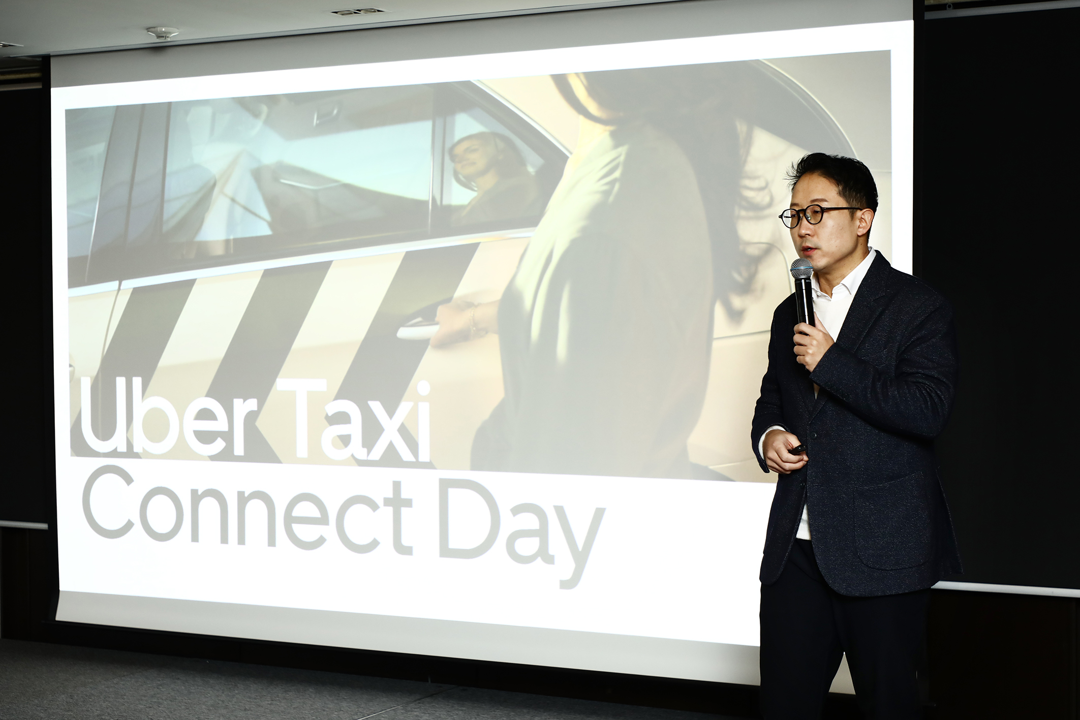20일 우버 택시 기자간담회에서 송진우 우버 택시 코리아 총괄이 올해 사업 전략에 대해 소개하고 있다. / 사진=우버