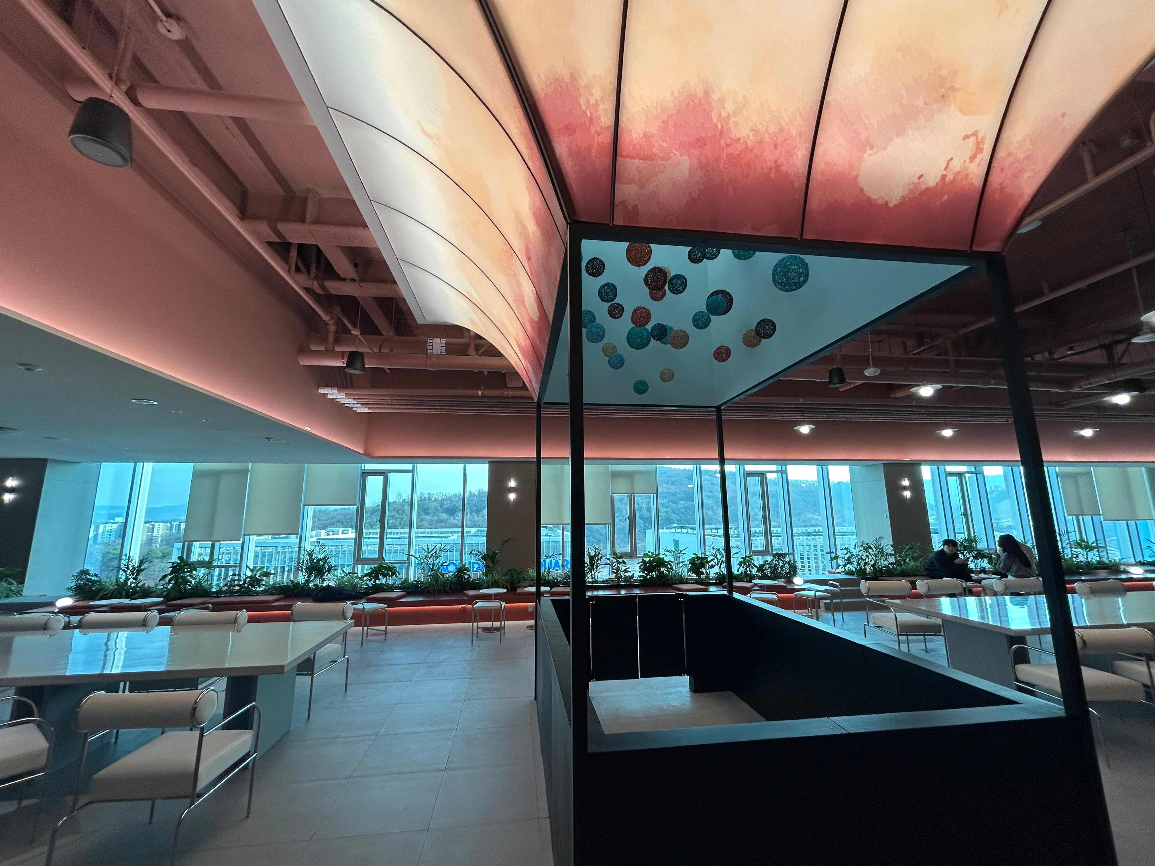 튀르키예 카파도키아 열기구를 콘셉트로 한 카페테리아. /사진=박슬기 기자