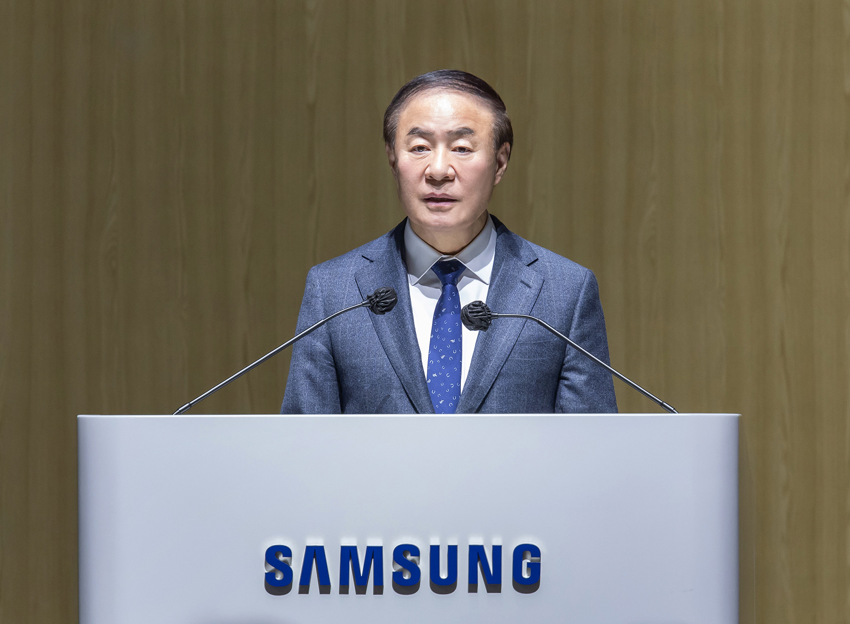 Samsung Electronics Vice Chairman Jeon Young-hyun introduces the company's semiconductor business strategy for the year at the company's annual general meeting on the 19th. / Photo: Samsung Electronics