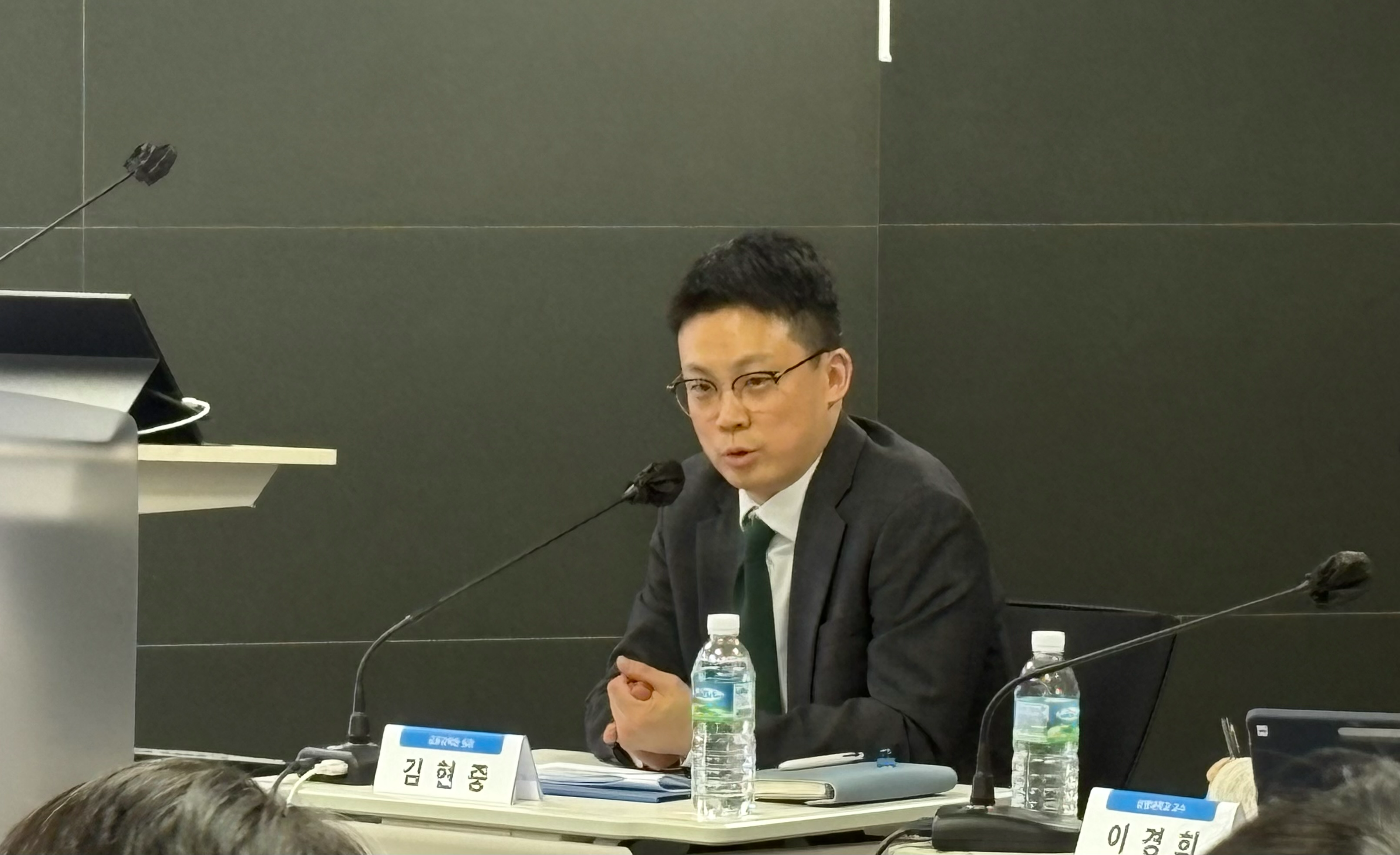 김현중 금융감독원 보험계리상품감독국 팀장이 ‘보험상품 개발과 규제감독 이슈’를 주제로 발표하고 있다. / 사진=우한나 기자