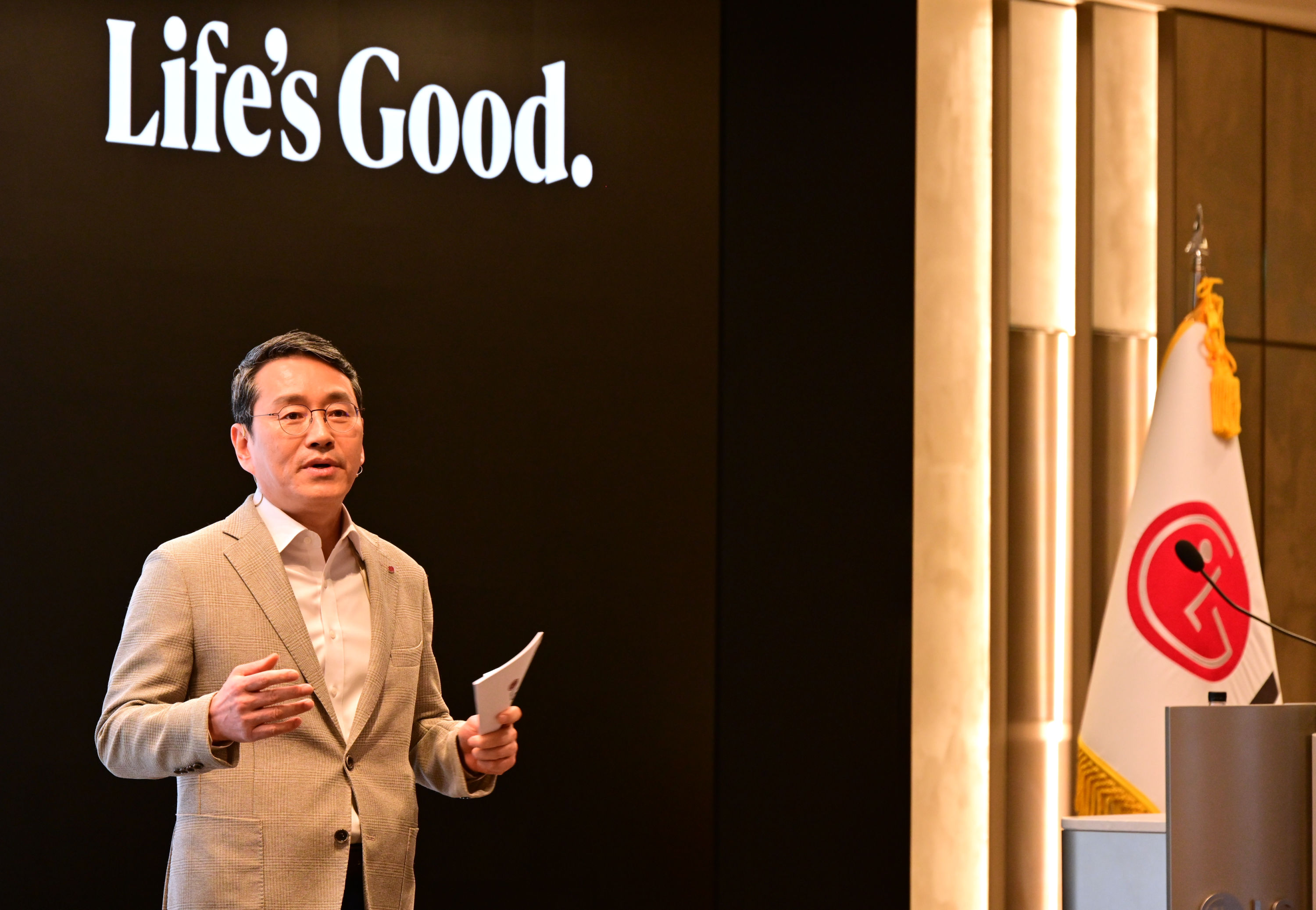 조주완 LG전자 CEO가 25일 정기 주주총회에서 올해 사업전략에 대해 소개하고 있다. / 사진=LG전자