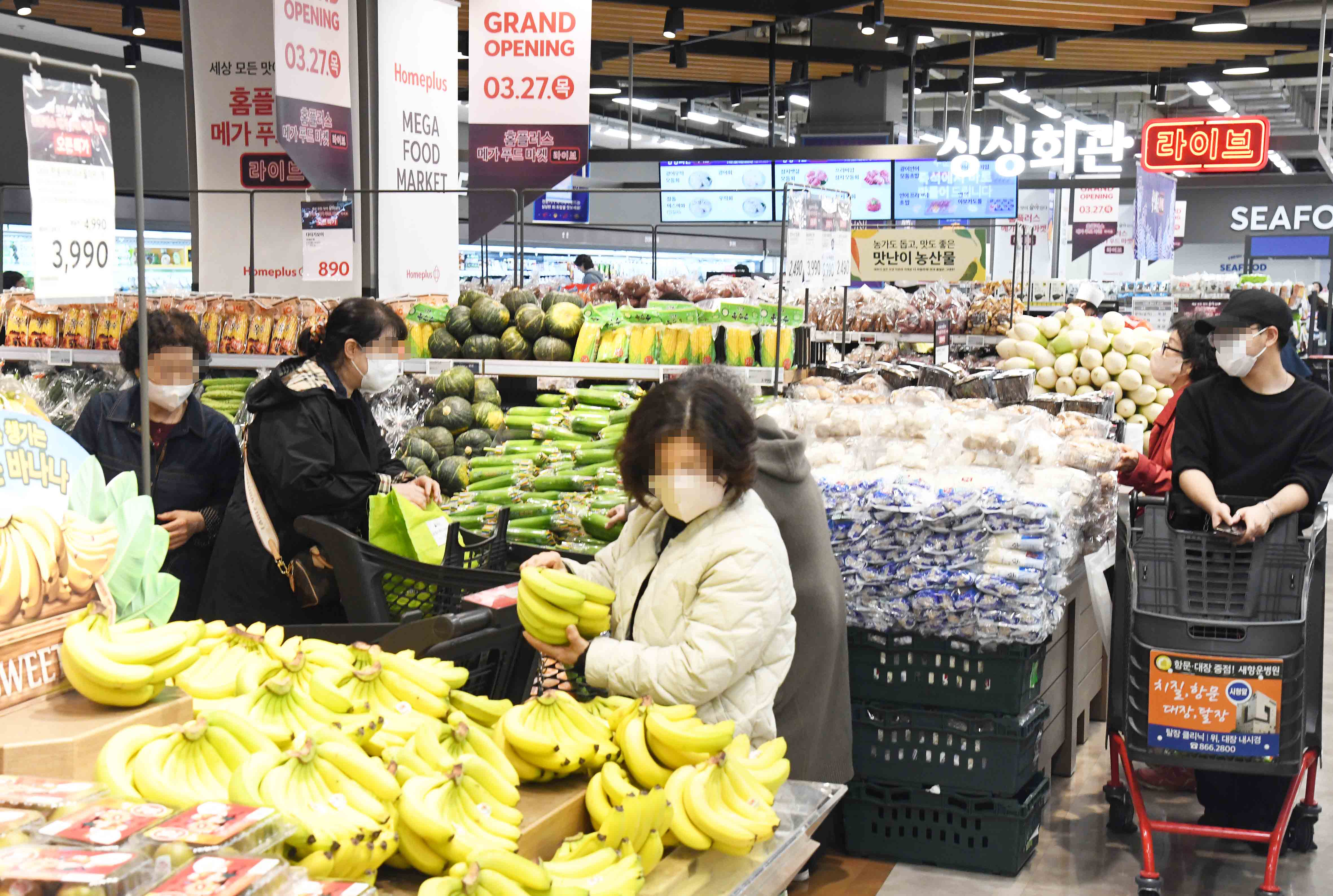 홈플러스가 부산 센텀시티점을 '메가 푸드 마켓 라이브'로 리뉴얼오픈했다. /사진제공=홈플러스