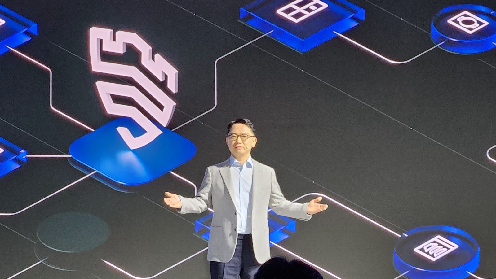 지난 28일 진행된 삼성전자 웰컴 투 비스포크 AI 행사에서 문종승 삼성전자 DA사업부 개발팀장(부사장)이 한종희 부회장 부재에 대해 "임직원 모두가 혁신에 매진하며 계획된 일을 차질 없이 수행해 가겠다"고 밝혔다. / 사진=김재훈 기자