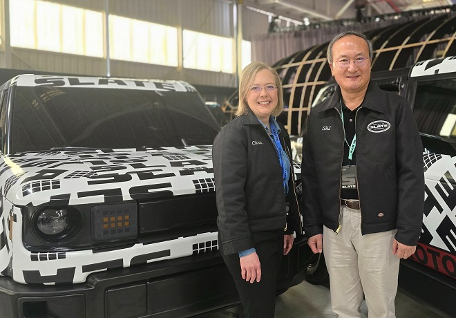 크리스 바먼 슬레이트 CEO(왼쪽)와 이석희 SK온 대표이사 사장. 사진=SK온