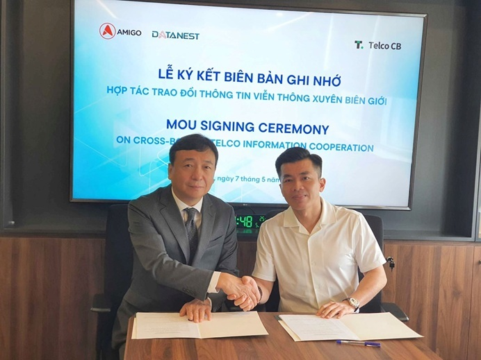 문재남 통신대안평가 대표이사(왼쪽)와 Mr. Le Duc Minh 아미고 그룹 CEO가 '통신정보 연계 체계 구축을 위한 업무협약식'에서 기념 촬영을 하고 있다.(2025.05.07.)/사진 제공 = 통신대안평가