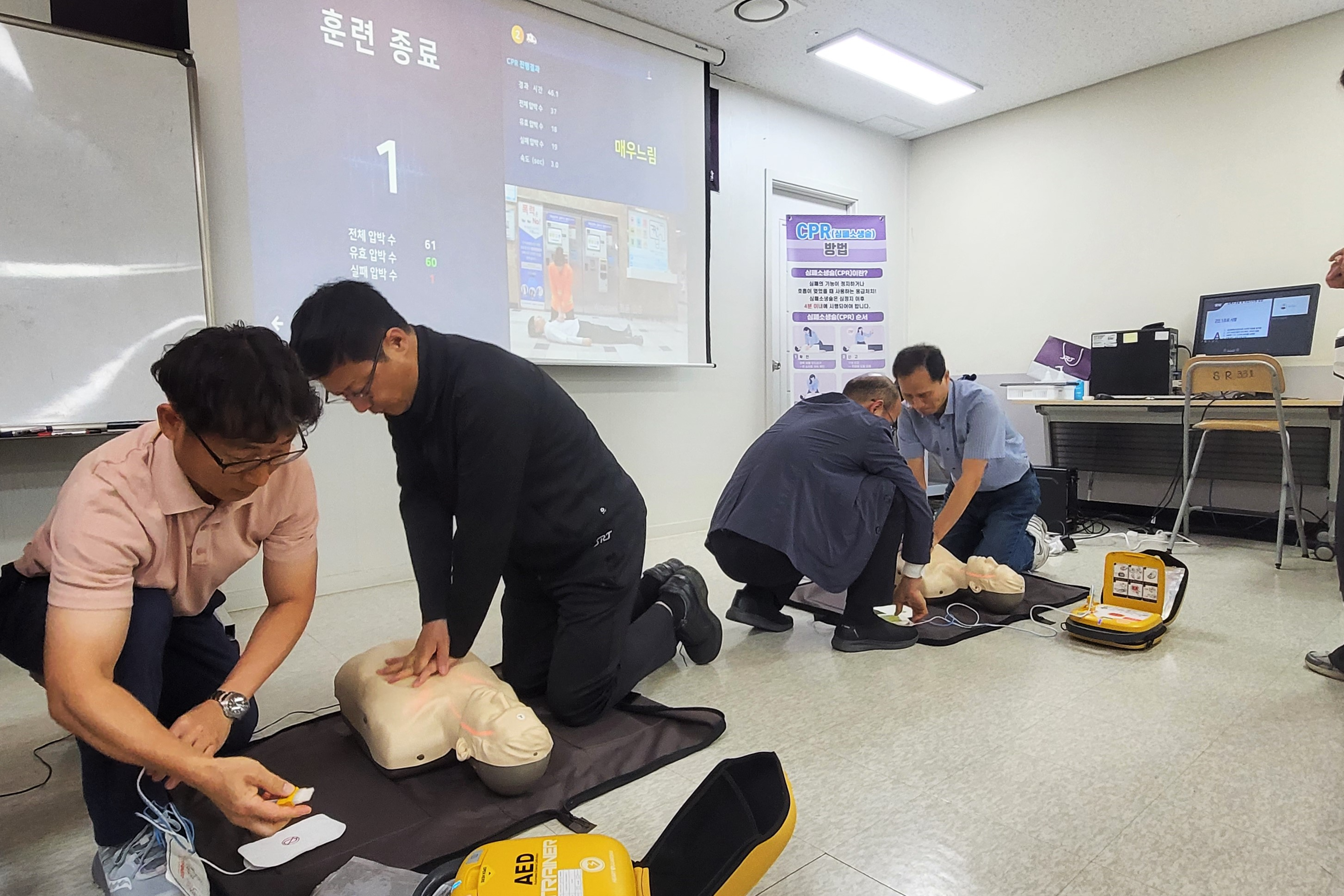 SRT 기장·객실장 대상 심폐소생술 교육./사진제공=SR