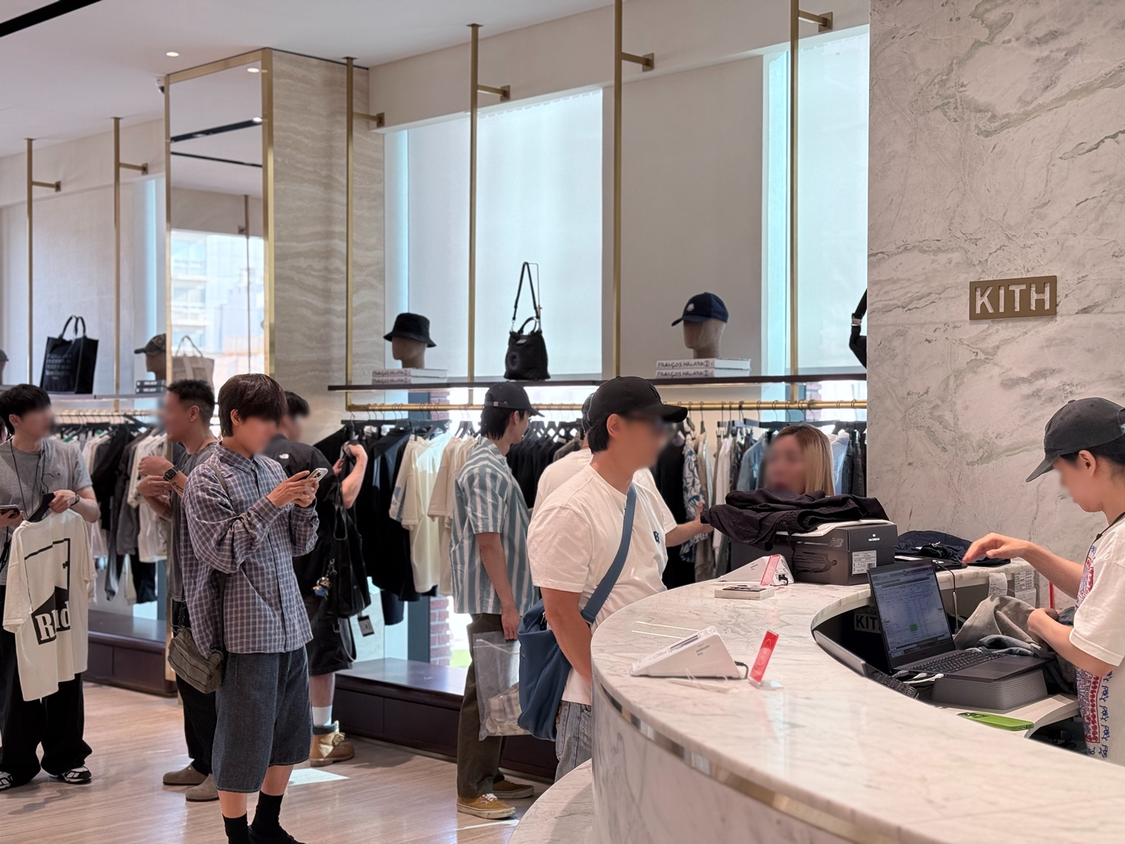 한섬이 성수동에서 운영중인 '키스 서울' 매장. /사진제공=한섬