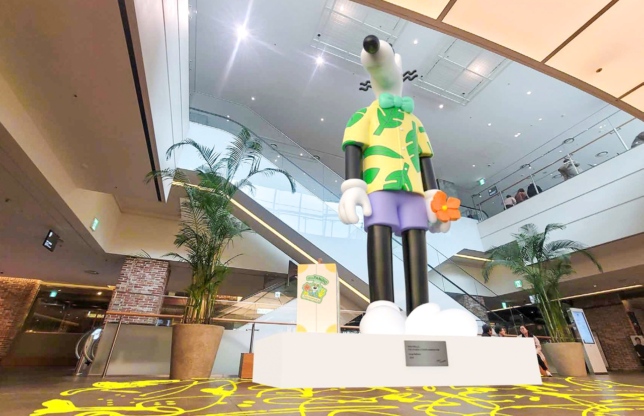 판교점에 전시된 초대형 멜로. /사진제공=현대백화점