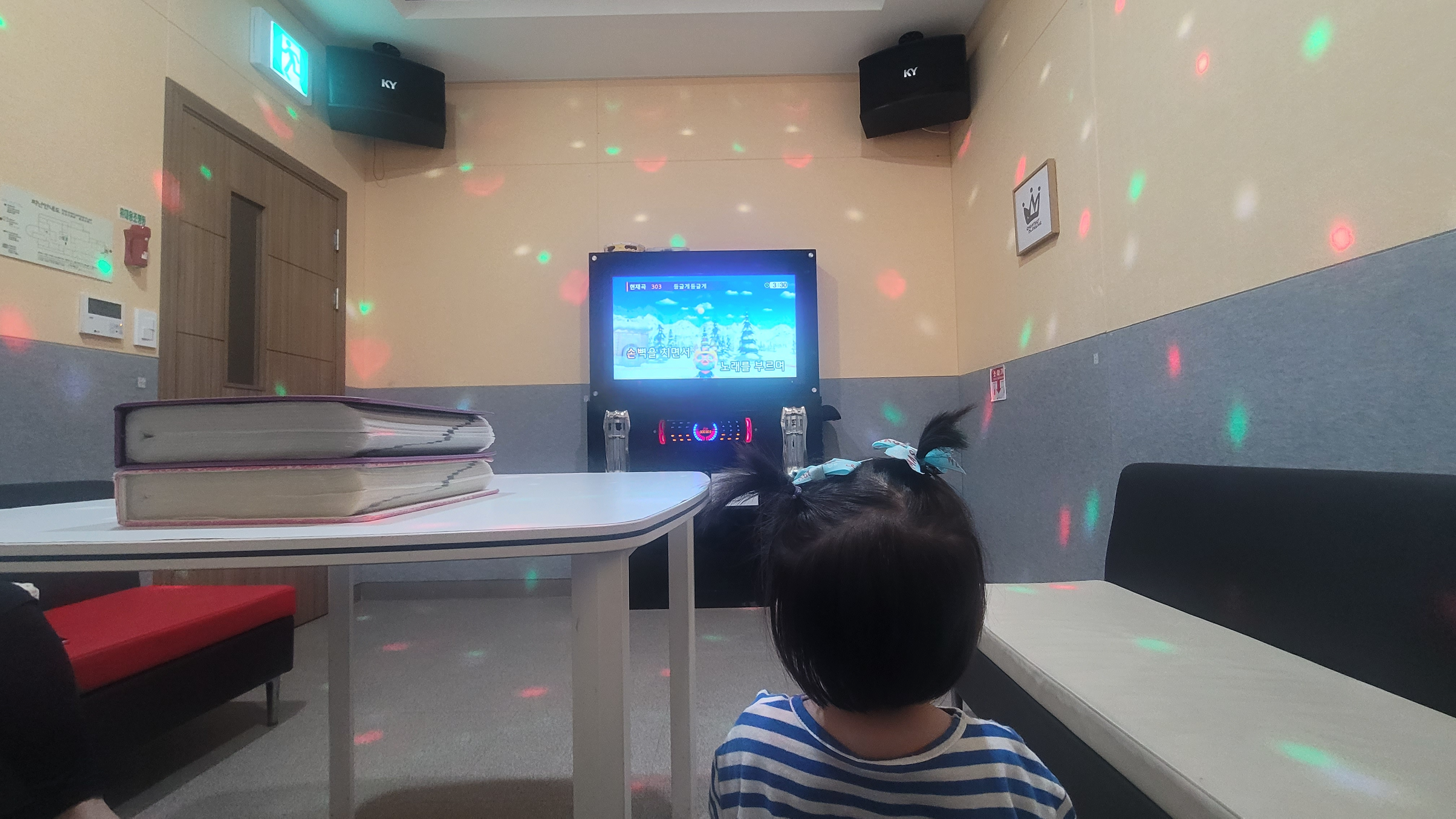 용산 제주유스호스텔 내 노래방./사진 = 주현태 기자