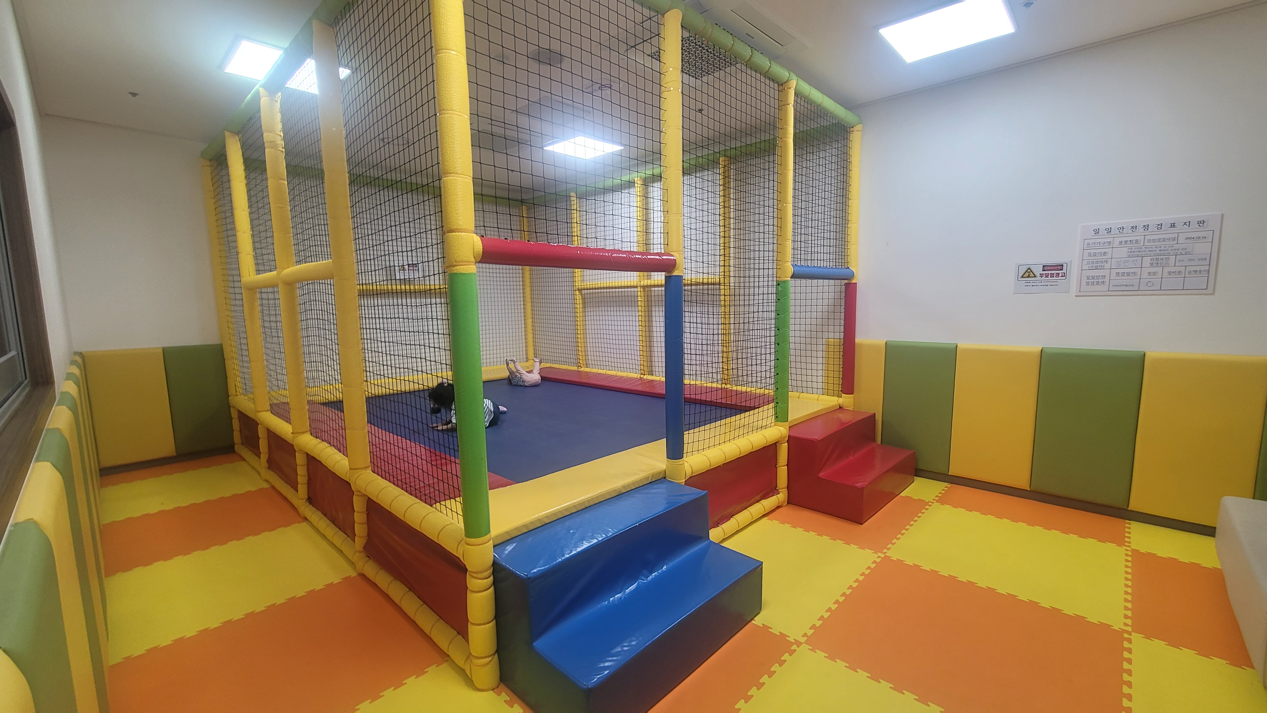 용산 제주유스호스텔 내 어린이 놀이 공간./사진 = 주현태 기자