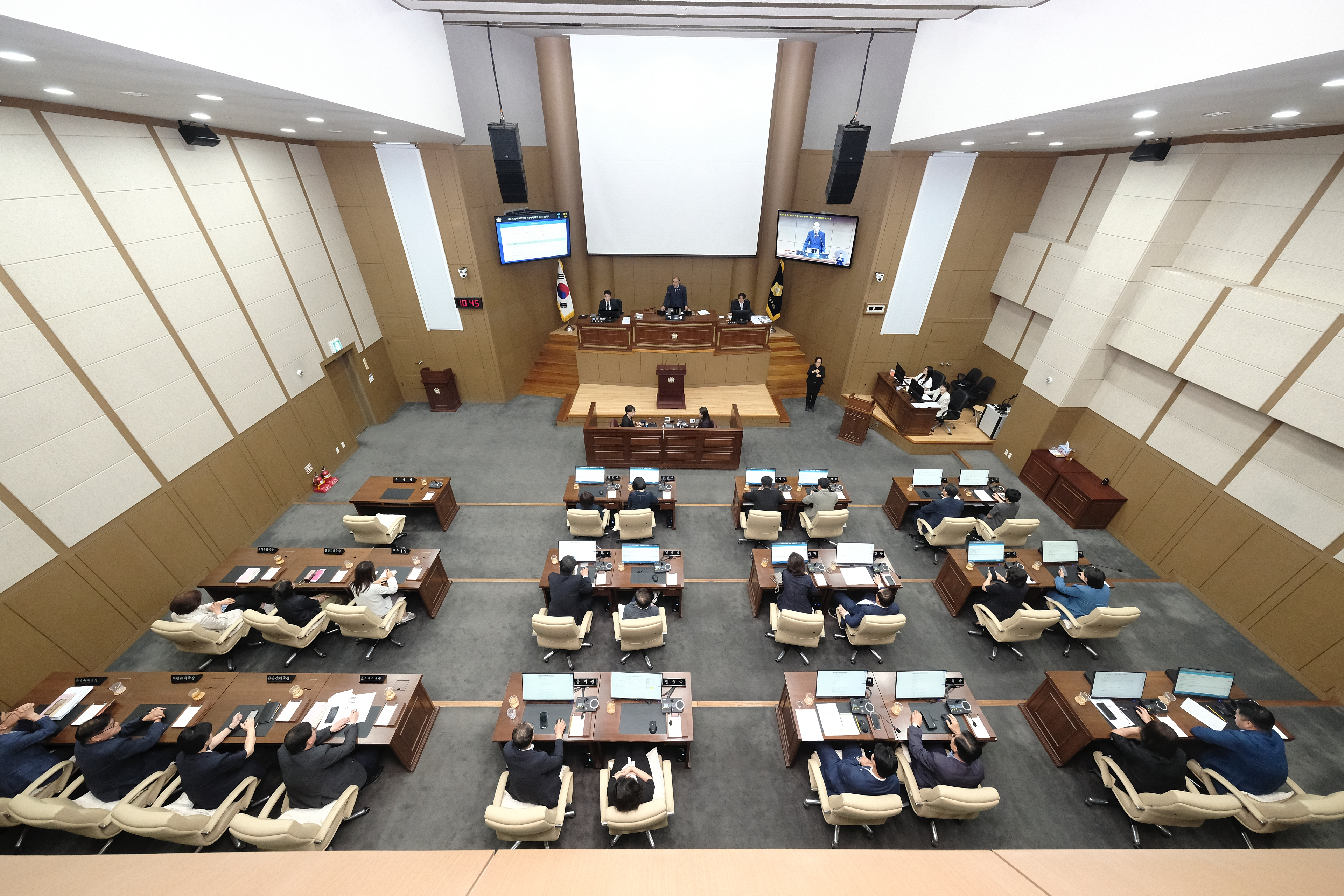 백남환 마포구의회 의장이 본회의를 주재하는 모습./사진제공=마포구의회