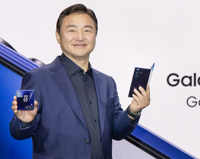 노태문 삼성전자 DX 직무대행이 갤럭시 Z 폴드7를 소개하고 있다. 사진=삼성전자