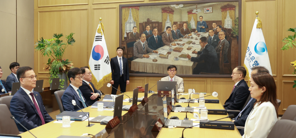 이창용 한국은행 총재가 10일 오전 서울 중구 한국은행에서 열린 금융통화위원회 본회의를 주재하고 있다. 금통위 7인 체제 모습. / 사진제공= 한국은행(2025.07.10)