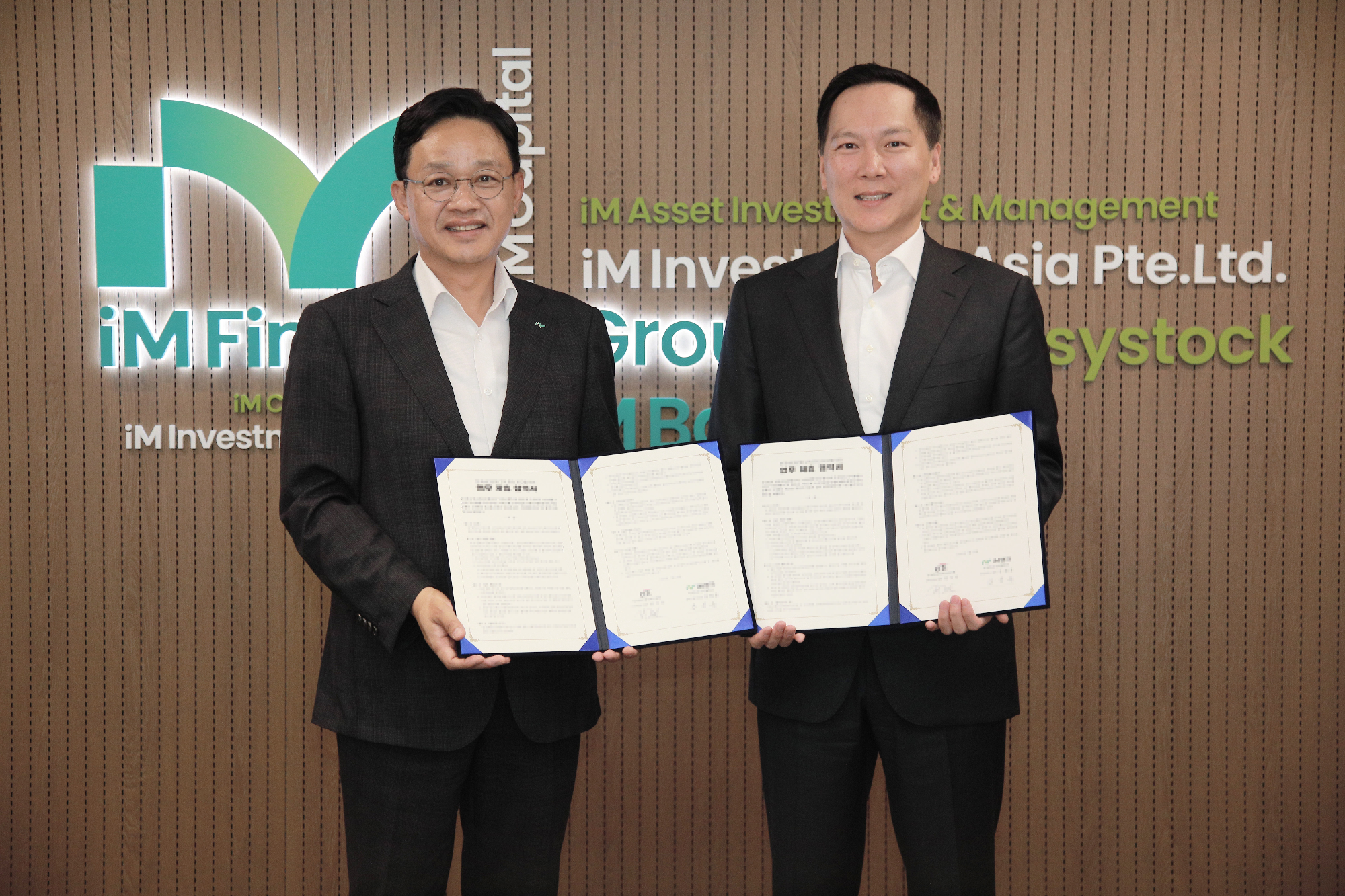 왼쪽부터 강정훈 iM뱅크 경영기획그룹장, 김지강 한국씨티은행 소비자금융그룹장 / 사진제공=iM뱅크