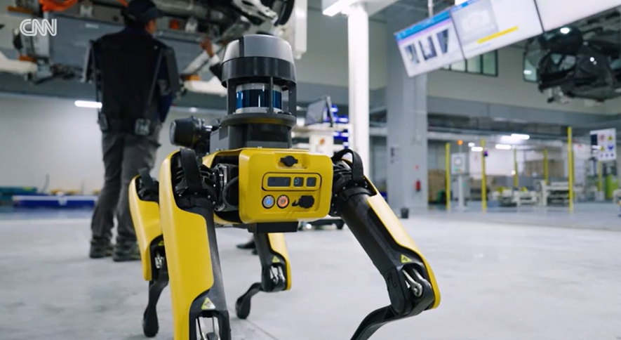HMGISC 작업장에 투입된 로봇 '스팟'. / 사진=현대차그룹
