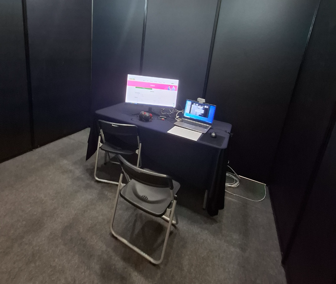 20일 열린 2025 금융권 공동 채용박람회에 마련된 실시간 화상 모의면접 부스 내부 / 사진=장호성 기자