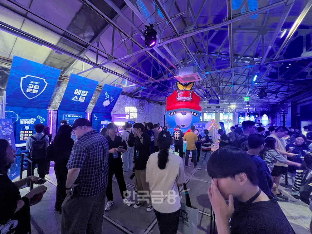 오는 24일까지 성수동에서 진행되는 서든어택 20주년 기념 팝업 '서든캠프'. / 사진=한국금융신문