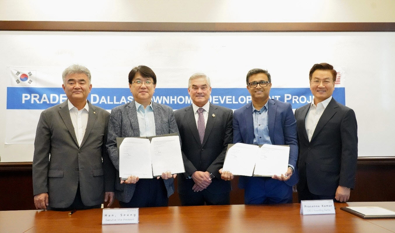 한강에셋이 대우건설과 미국 댈러스 대규모 복합개발 프로젝트 관련 업무협약(MOU)을 체결했다. 왼쪽부터 정원주 대우건설 회장, 한승 대우건설 해외사업단장, 데이비드 브리스톨 Prosper 시장, 프라사나 쿠마르 Orion RE Capital CEO, 전유훈 한강에셋자산운용 총괄대표 모습. 사진=한강에셋자산운용