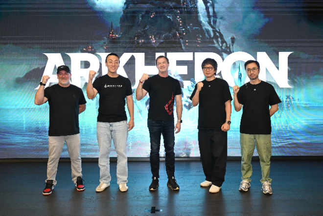 15일 진행된 알케론 미디어데이에서 드림에이지, 본파이어 스튜디오 관계자들이 기념사진을 촬영하고 있다. / 사진=드림에이지