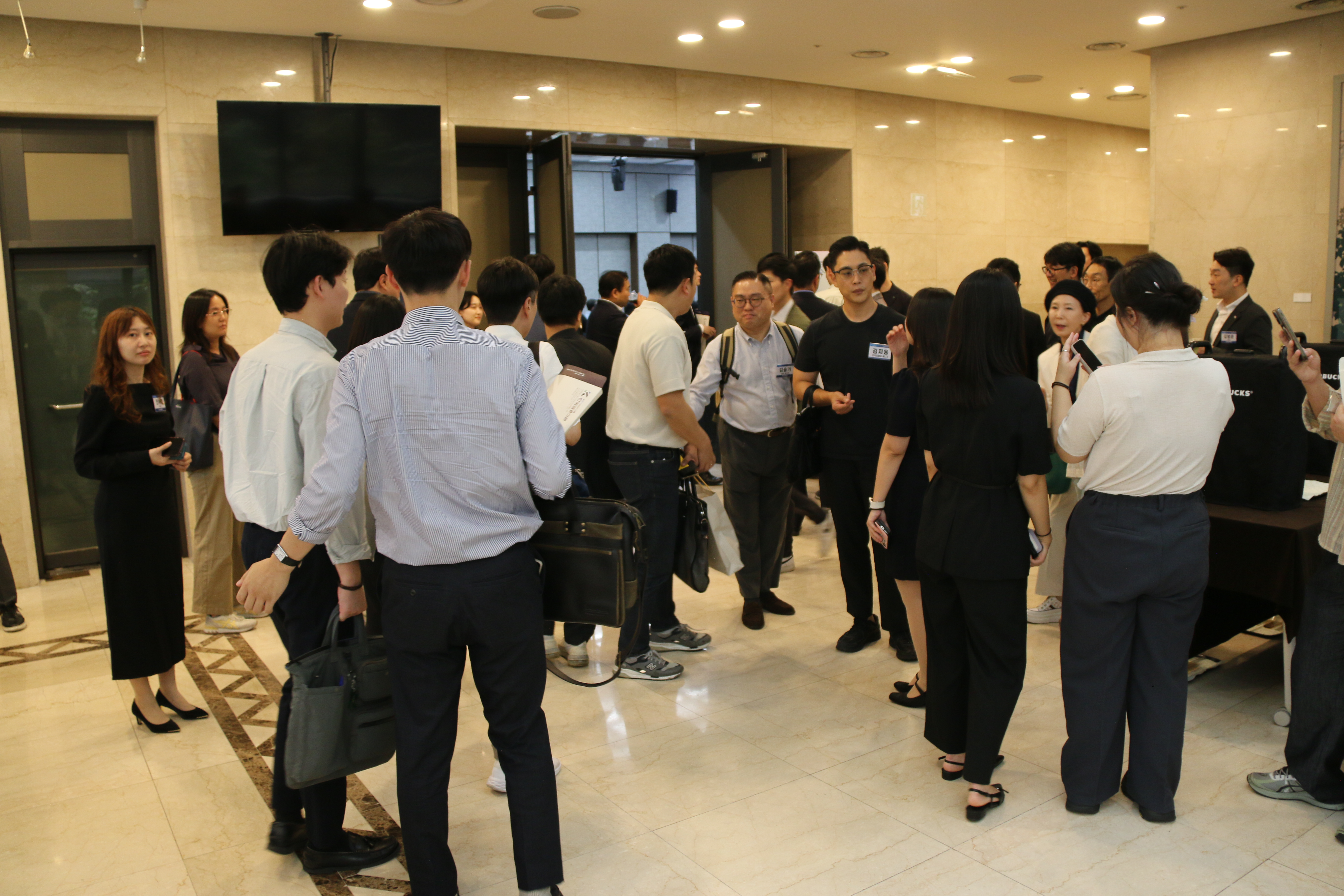 한국금융신문이 23일 오후 서울 중구 은행연합회 국제회의실에서 ‘2025 한국금융투자포럼 : 새정부 비전과 코주부 투자전략' 행사를 개최한다. /사진 = 한국금융신문