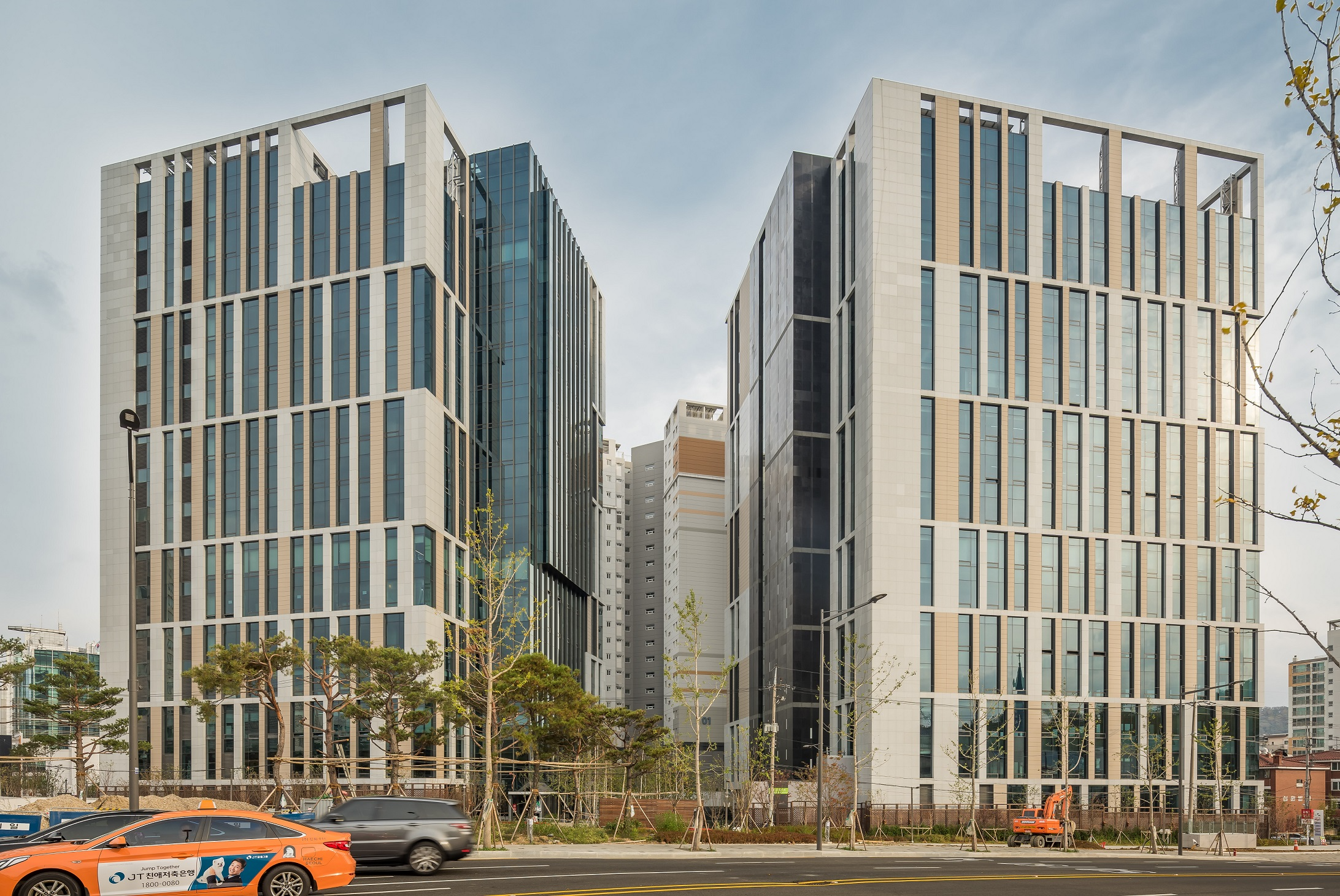 서초 마제스타시티타워./사진제공=코람코