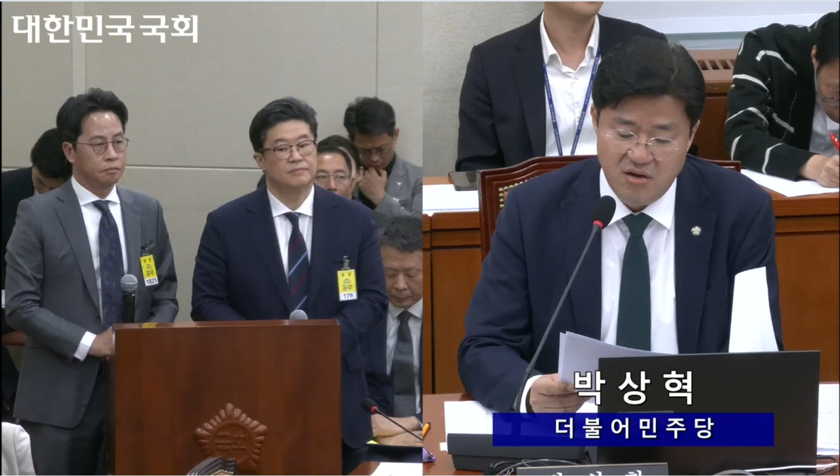 (왼쪽부터)조좌진 롯데카드 대표와 김병주 MBK파트너스 회장이 14일 국회 정무위원회 국정감사에 출석해 박상혁 더불어민주당 의원의 질의에 답하고 있다. 사진출처= 국회 인터넷의사중계시스템 갈무리.