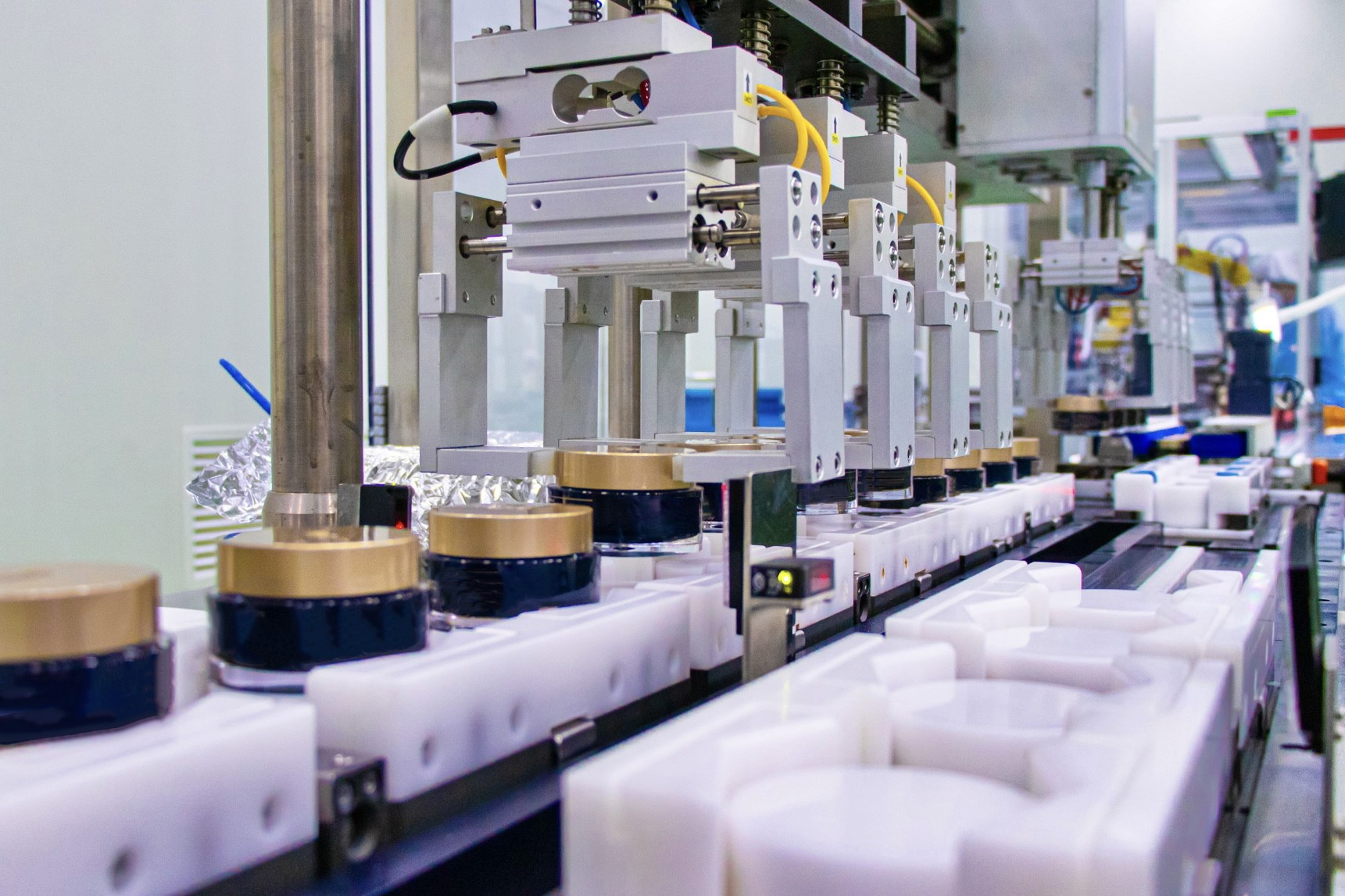 한국콜마 세종공장에서 제품이 제조되고 있다. /사진=한국콜마